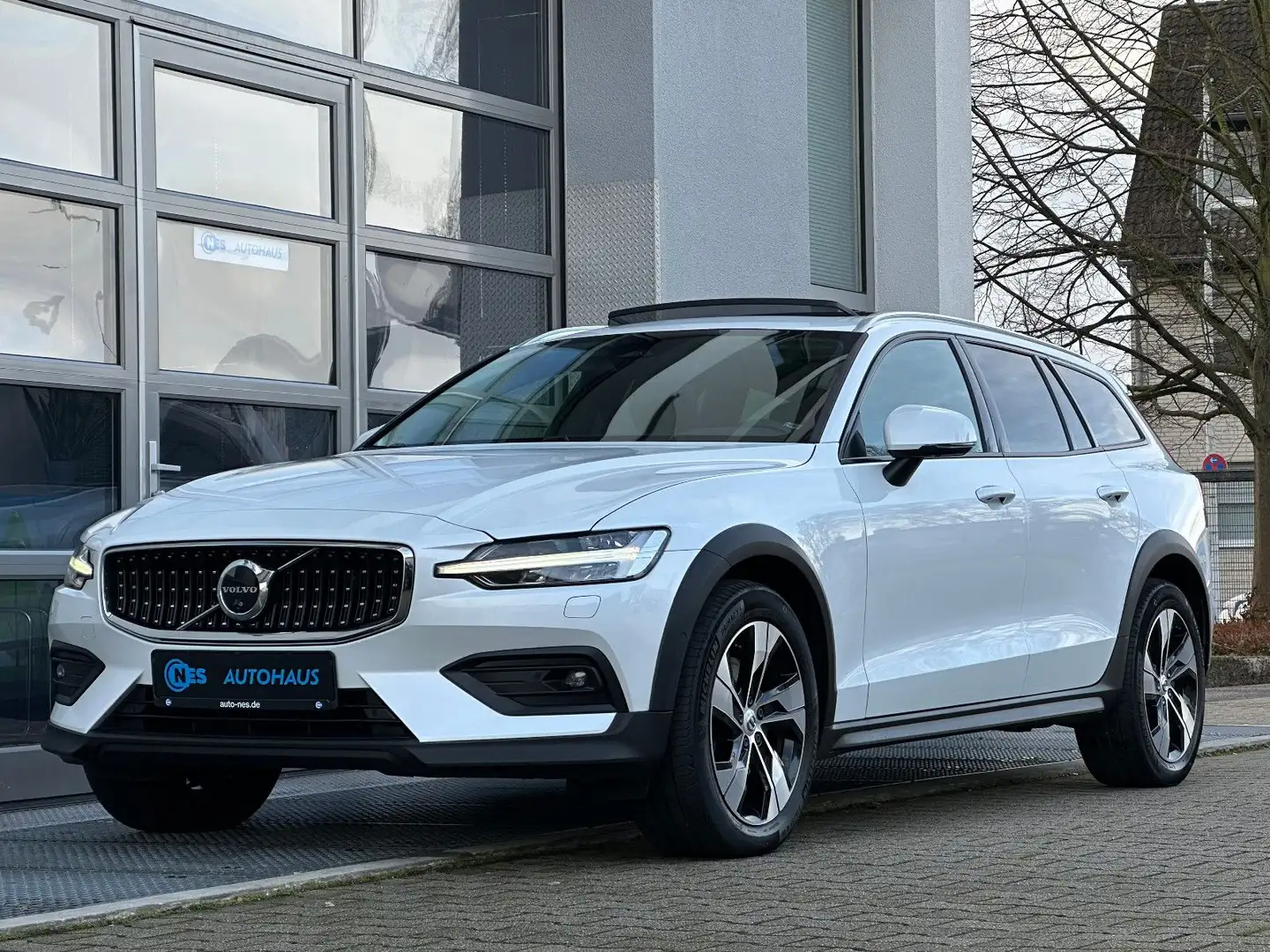 Volvo V60 Cross Country V60 CROSS COUNTRY ULTIMATE B4*AWD*PANO*H/K*360° Blanc - 1