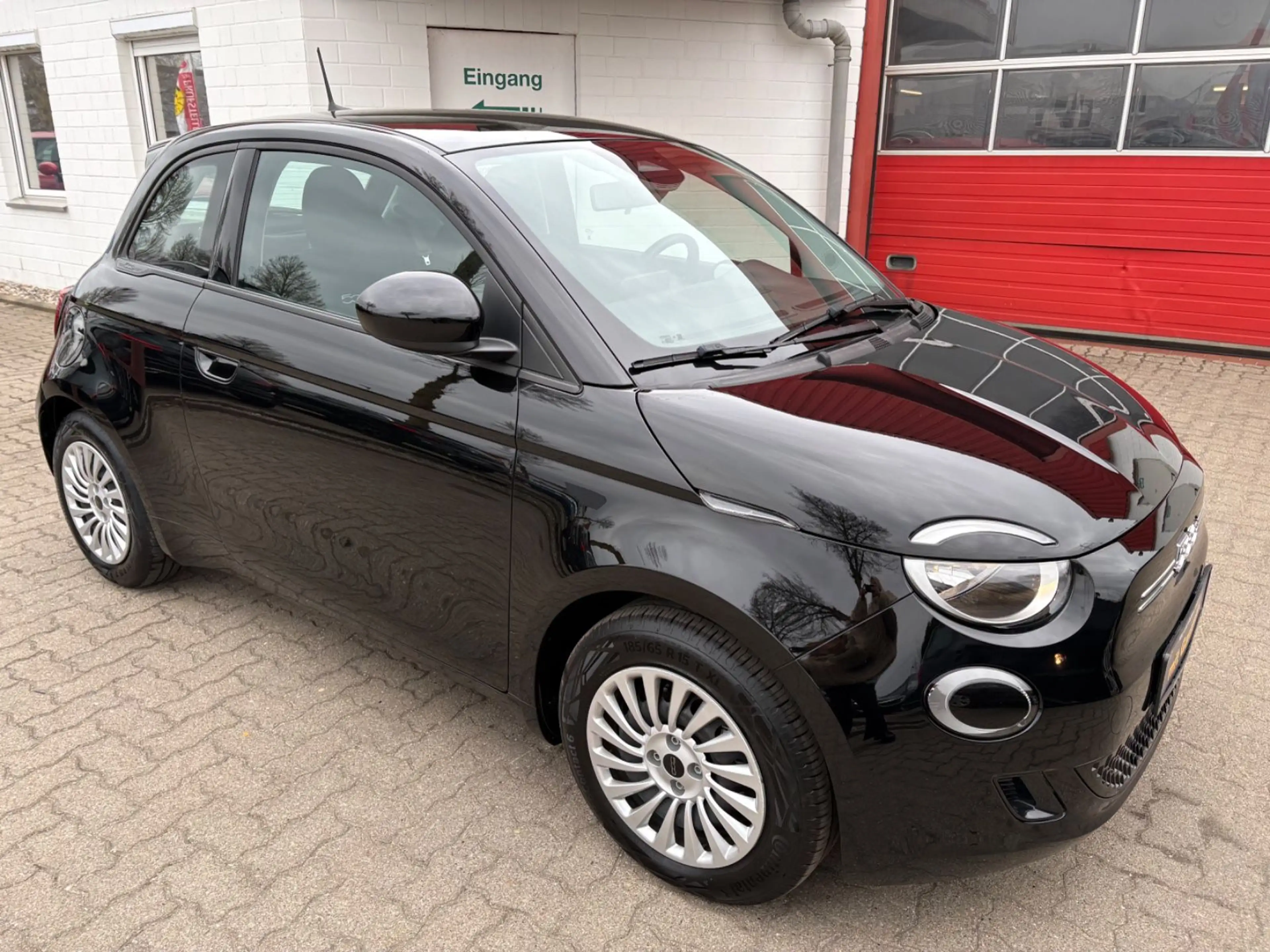 Fiat 500e Action/SHZ/KLIMA/TEMP/VIRTUAL/APPLE+ANDROID — photo 4