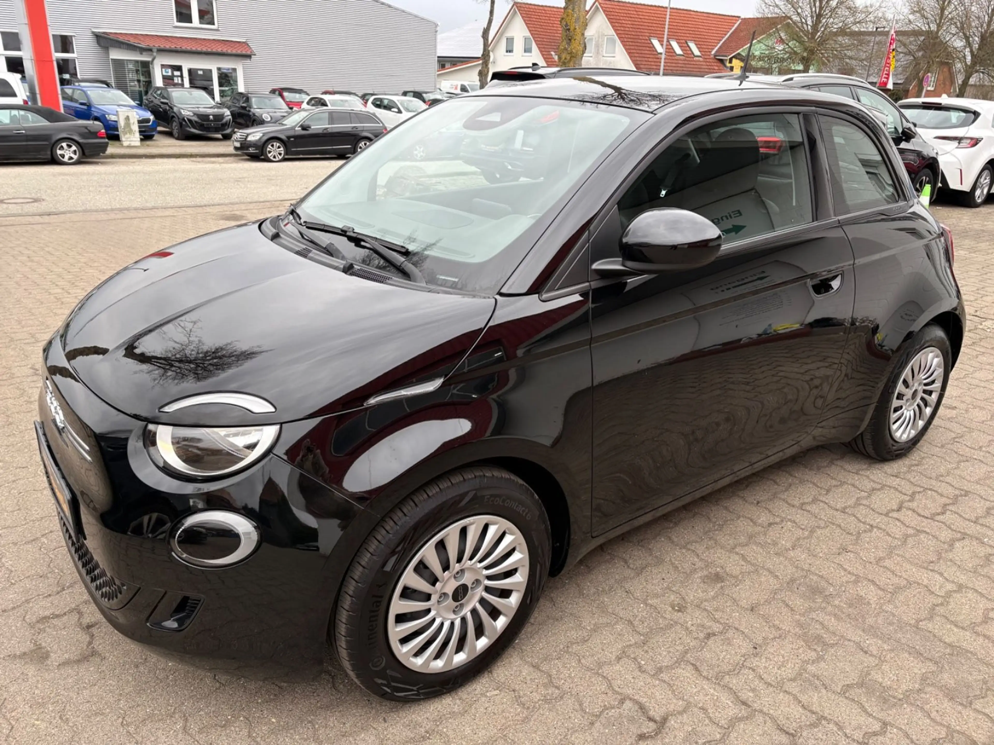 Fiat 500e Action/SHZ/KLIMA/TEMP/VIRTUAL/APPLE+ANDROID — photo 2