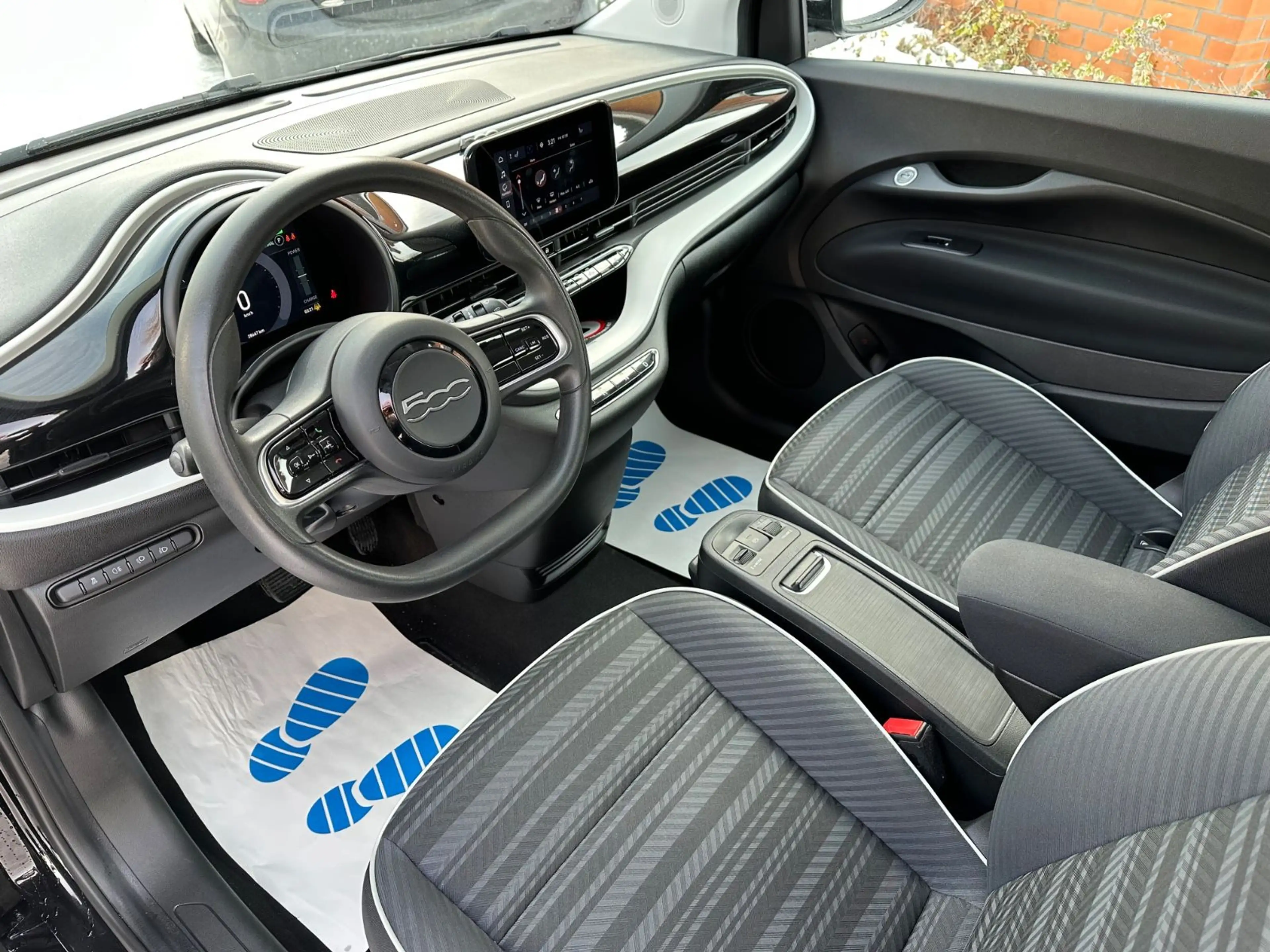 Fiat 500e Action/SHZ/KLIMA/TEMP/VIRTUAL/APPLE+ANDROID — photo 9