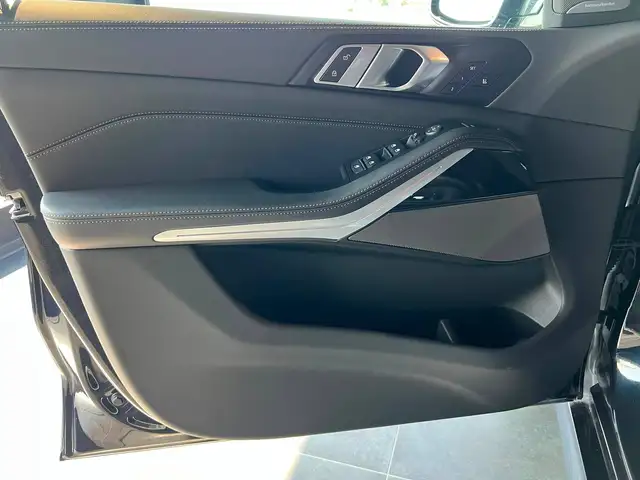 BMW X5 view 13