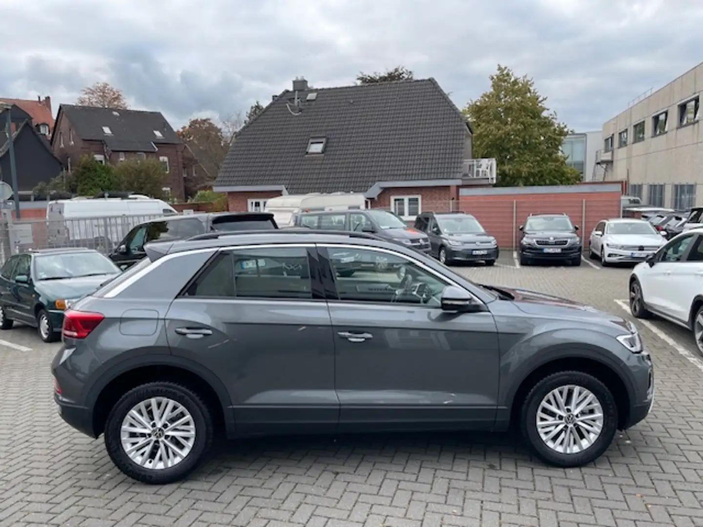 Volkswagen T-Roc 1.0TSi Life AHK NaviMedia LED Sitzheiz. Parkassist Grau - 2