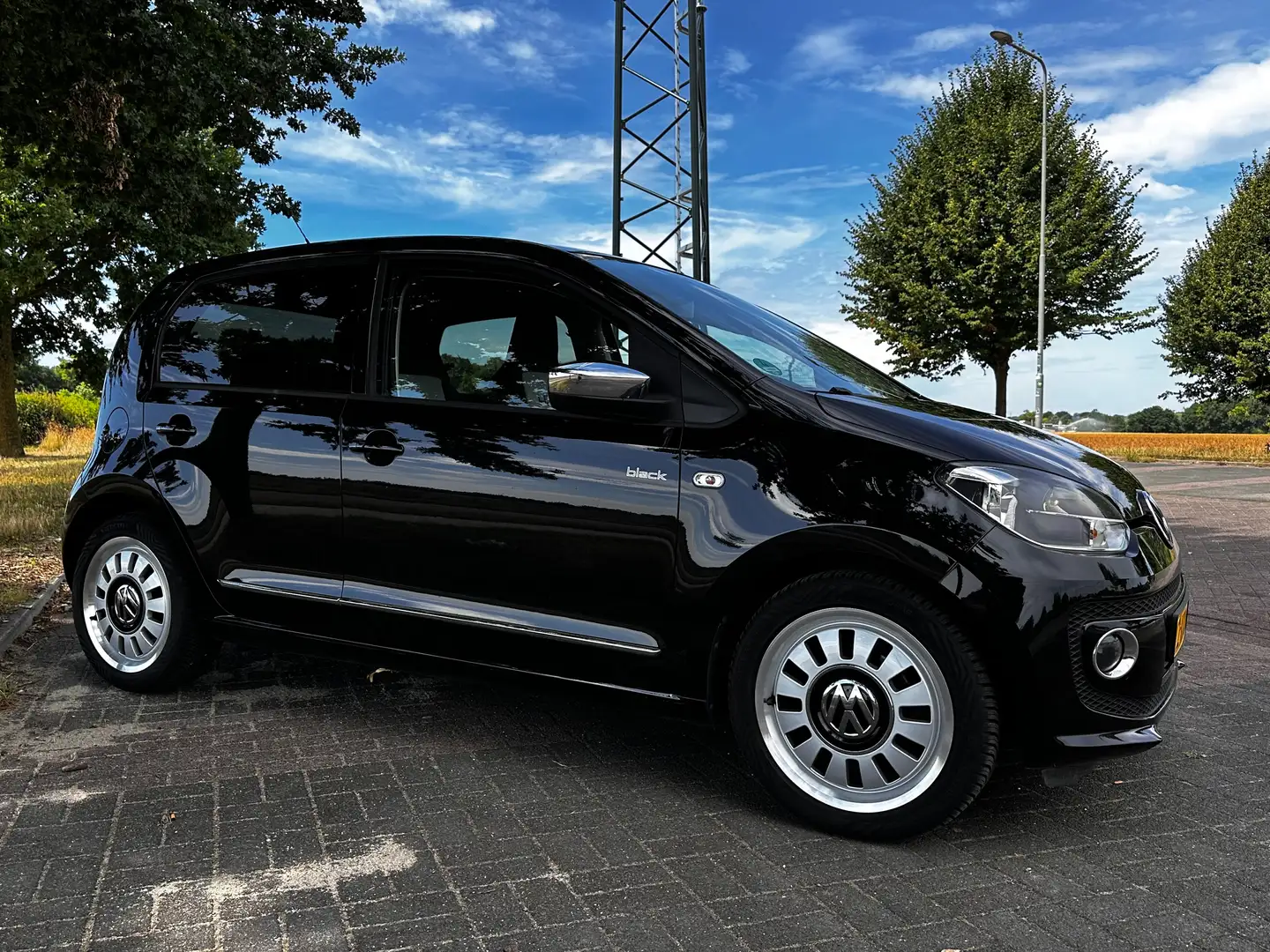 Volkswagen up! high up! BlueMotion Techn. Zwart - 2