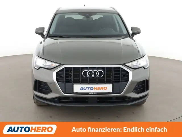 Audi Q3 view 9