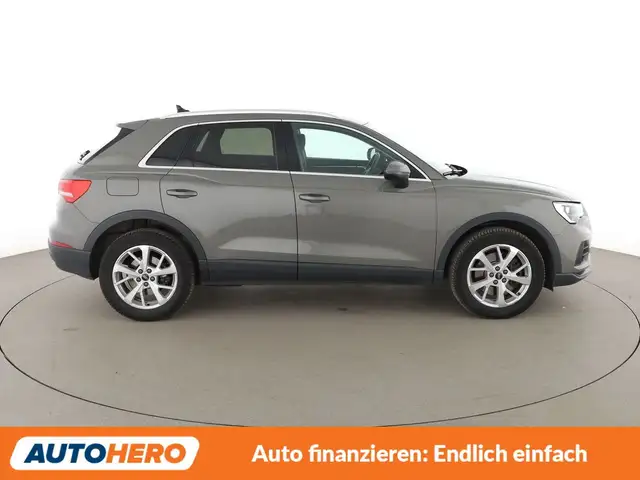 Audi Q3 view 7