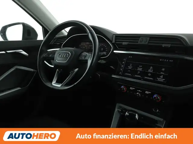 Audi Q3 view 13