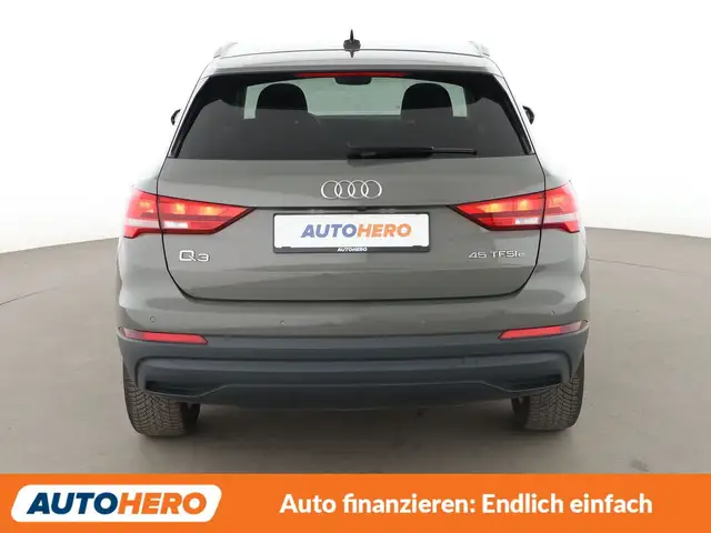 Audi Q3 view 5