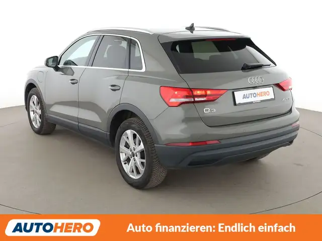 Audi Q3 view 4