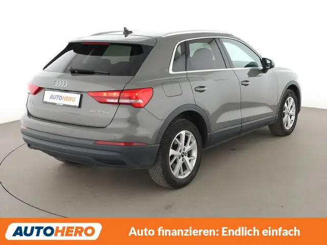 Audi Q3 view 6