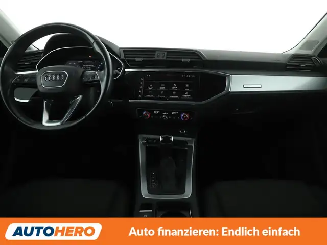 Audi Q3 view 12