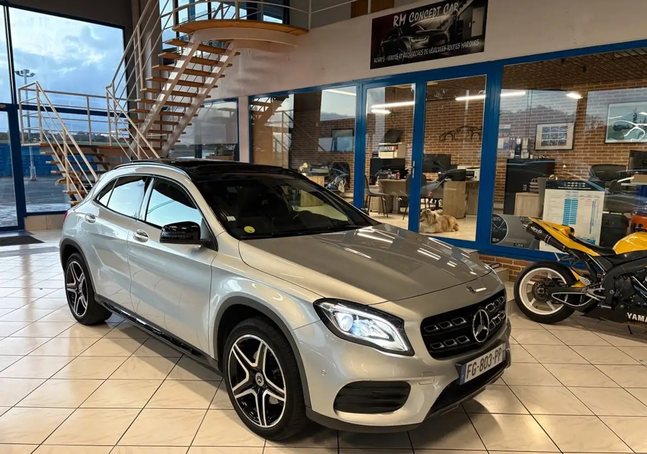 Mercedes-Benz GLA 220