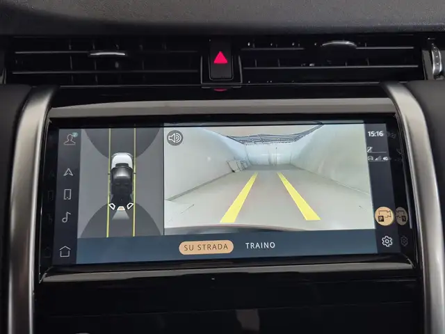 Land Rover Discovery Sport view 12