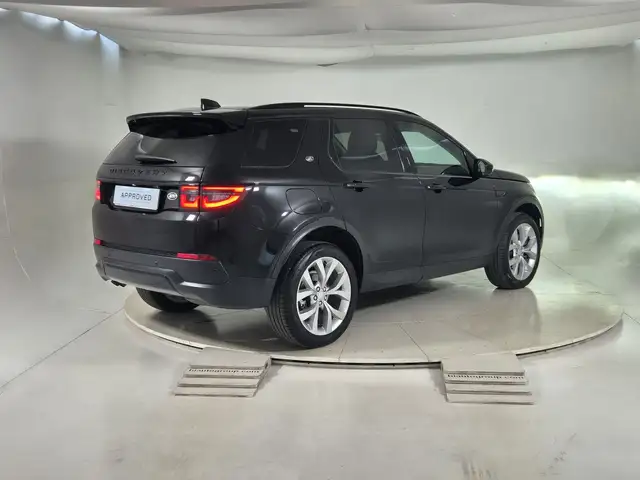Land Rover Discovery Sport view 2