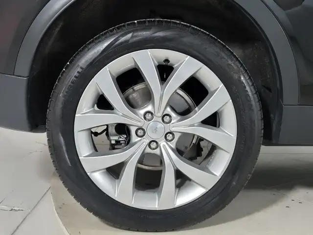 Land Rover Discovery Sport view 9