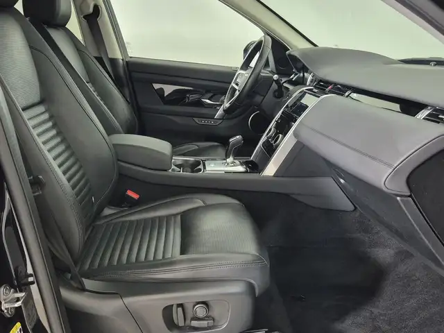 Land Rover Discovery Sport view 5