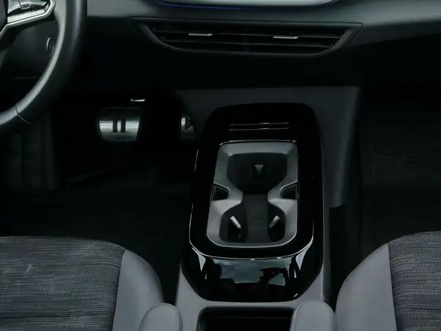 Volkswagen ID.4 view 7