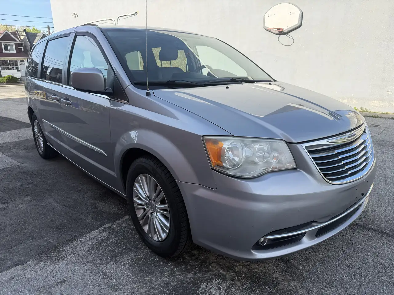 Chrysler Town & Country снимка Chrysler Town & Country