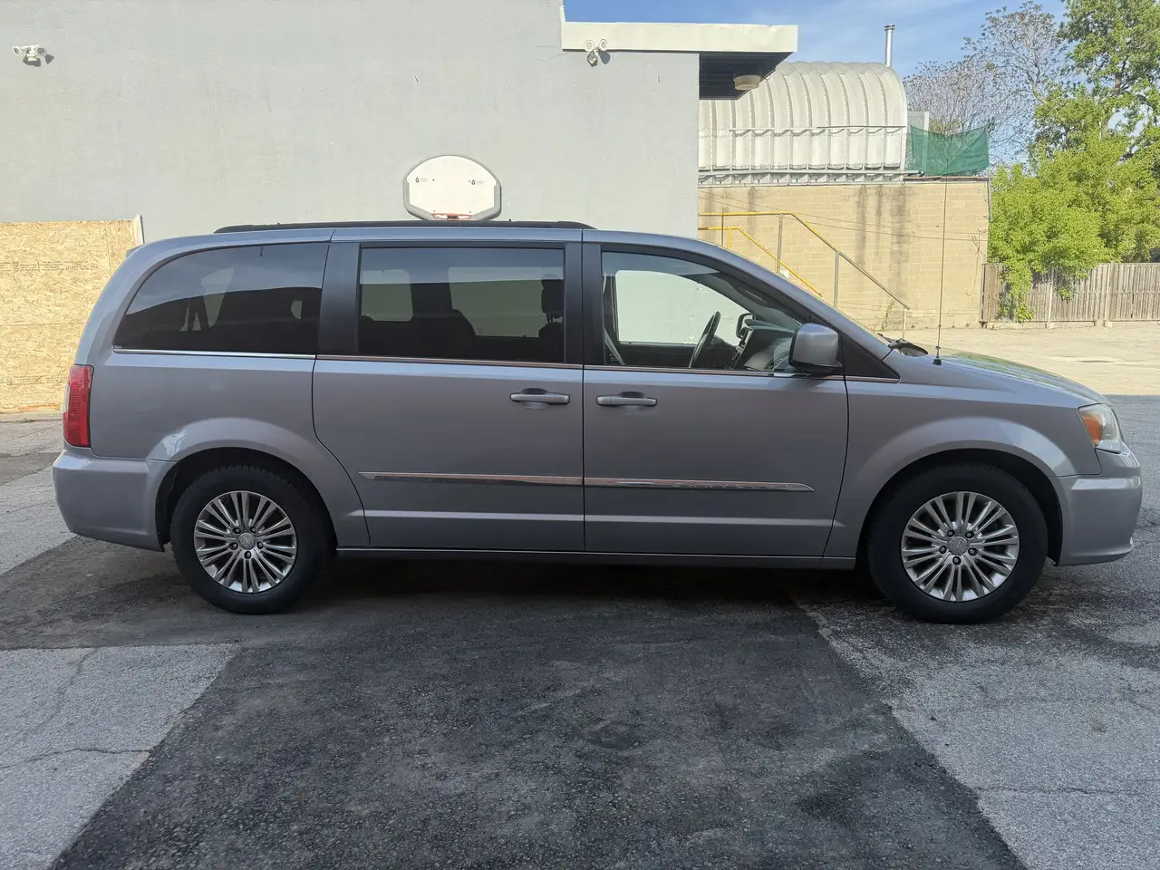 Chrysler Town & Country снимка Chrysler Town & Country