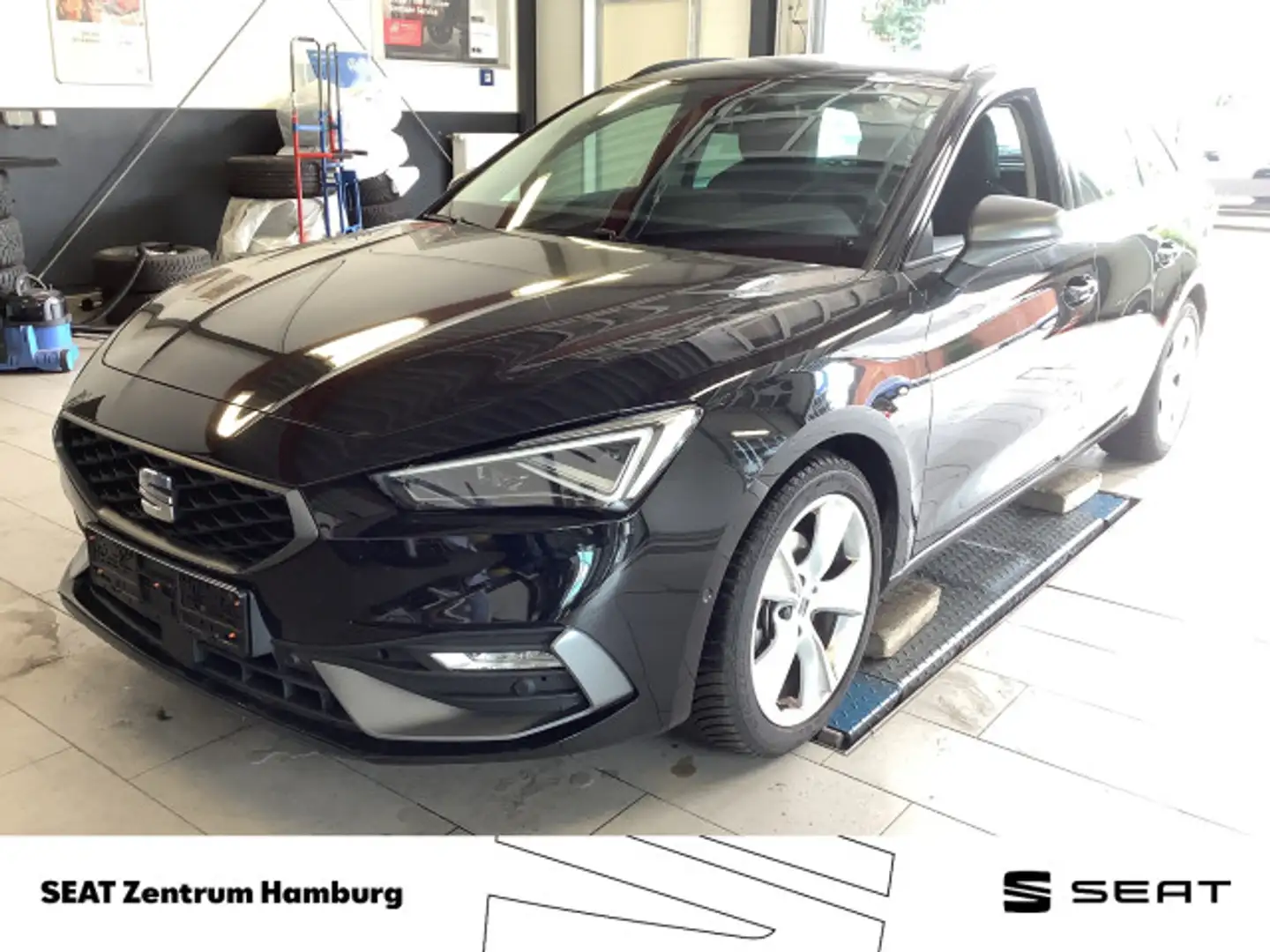 SEAT Leon 1.5 eTSI FR DSG Navi Kamera Matrix Sitzhzg Schwarz - 1
