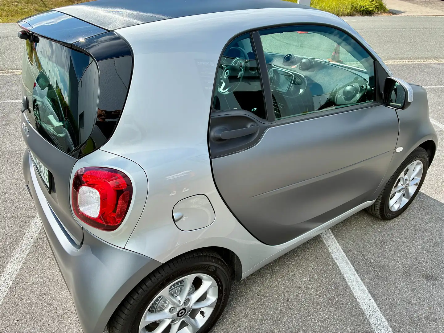 smart forTwo smart fortwo  Met maar 9807 km Grijs - 2