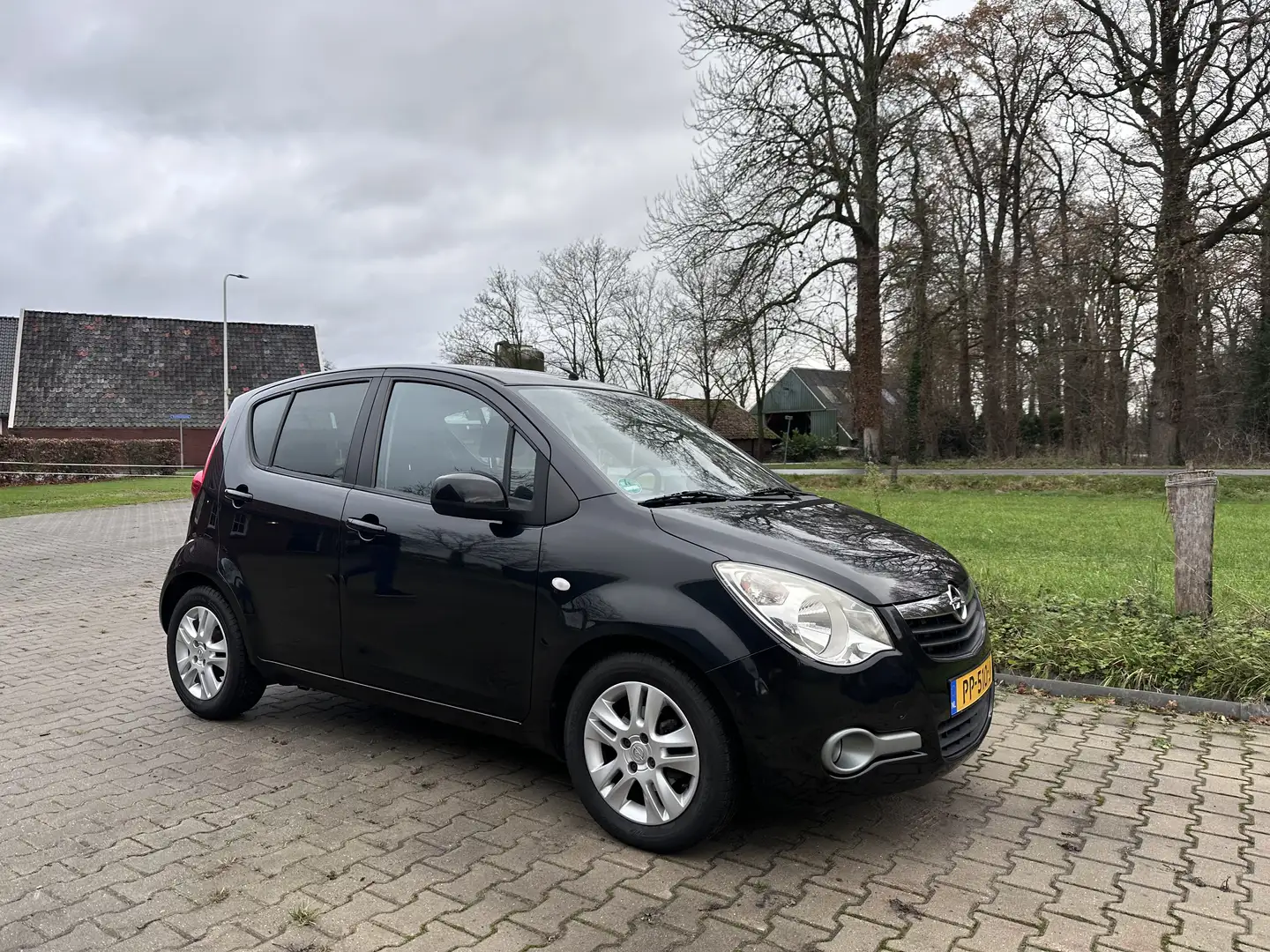 Opel Agila 1.2 Edition - Automaat Zwart - 1