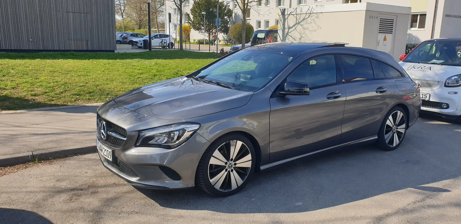 Mercedes-Benz CLA 200 CLA Shooting Brake 200 7G-DCT UrbanStyle Edition Gris - 1