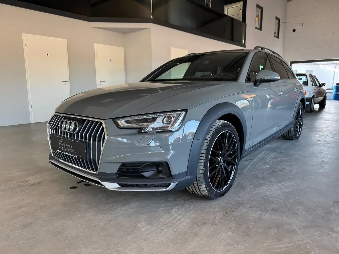 Audi A4 allroad 3.0 TDI quattro LED/ACC/Pano/Kam/SHZ Grau - 1