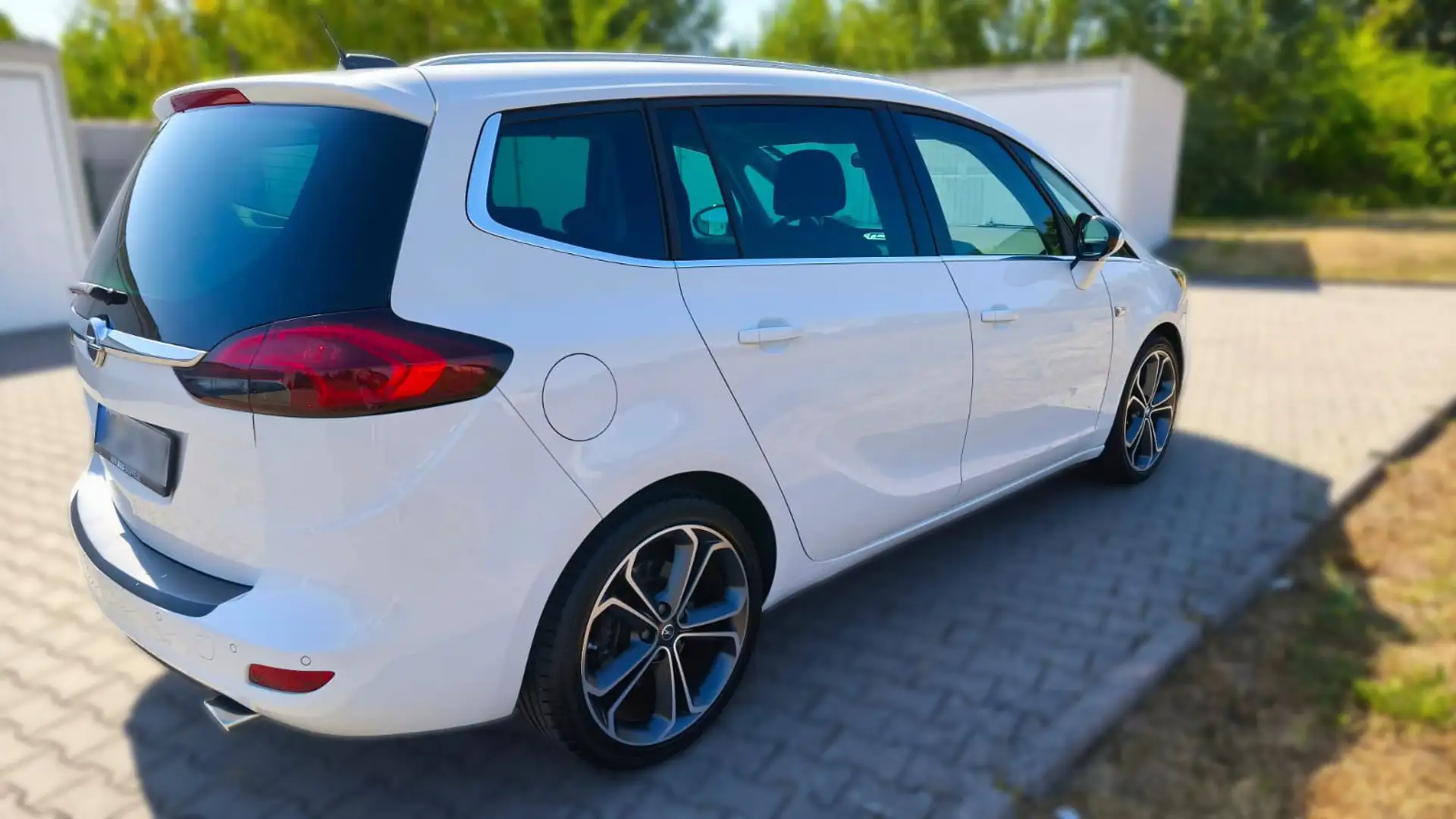 Opel Zafira Tourer 1.6 SIDI Turbo Innovation White - 2
