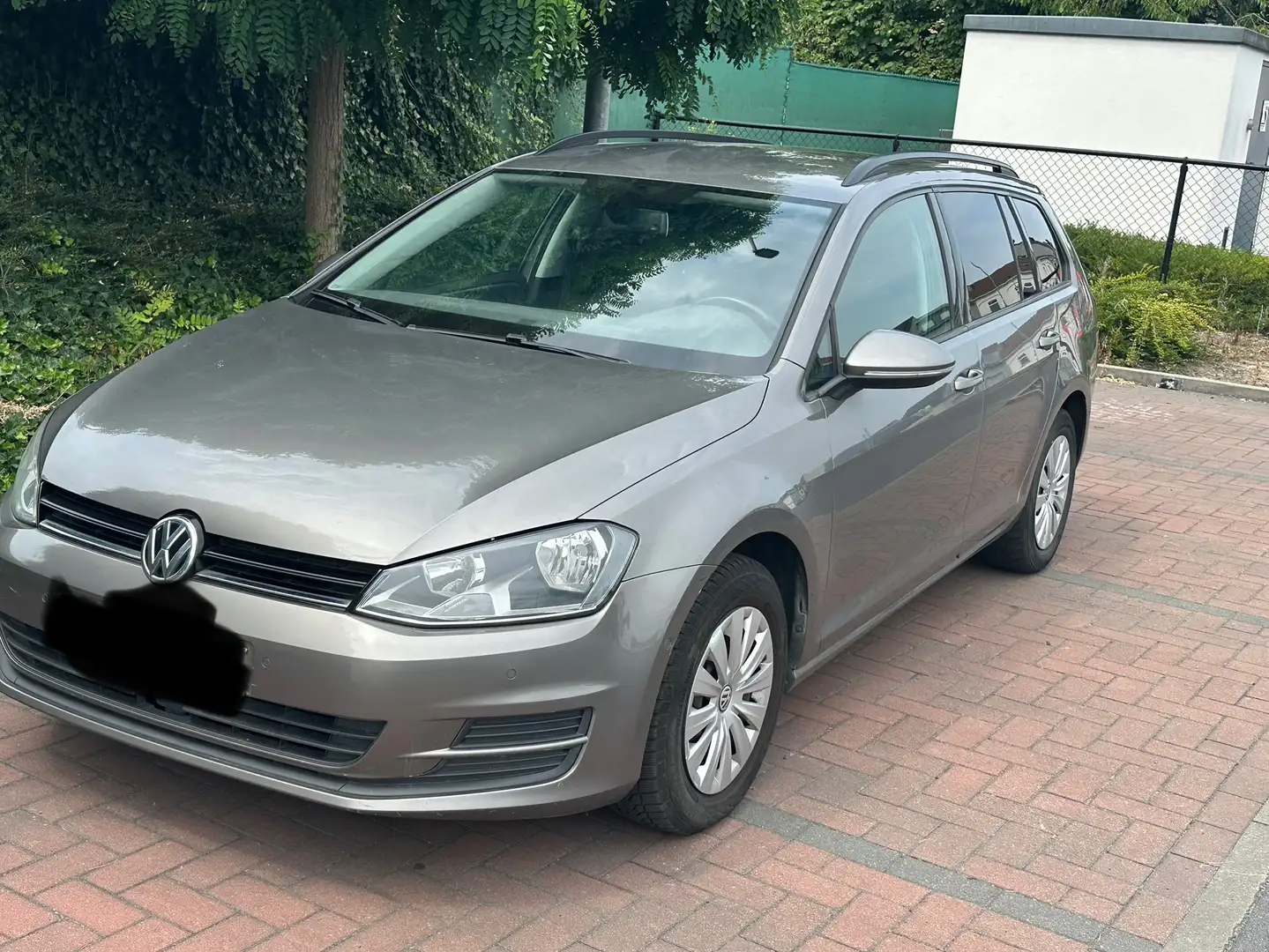 Volkswagen Golf - 1