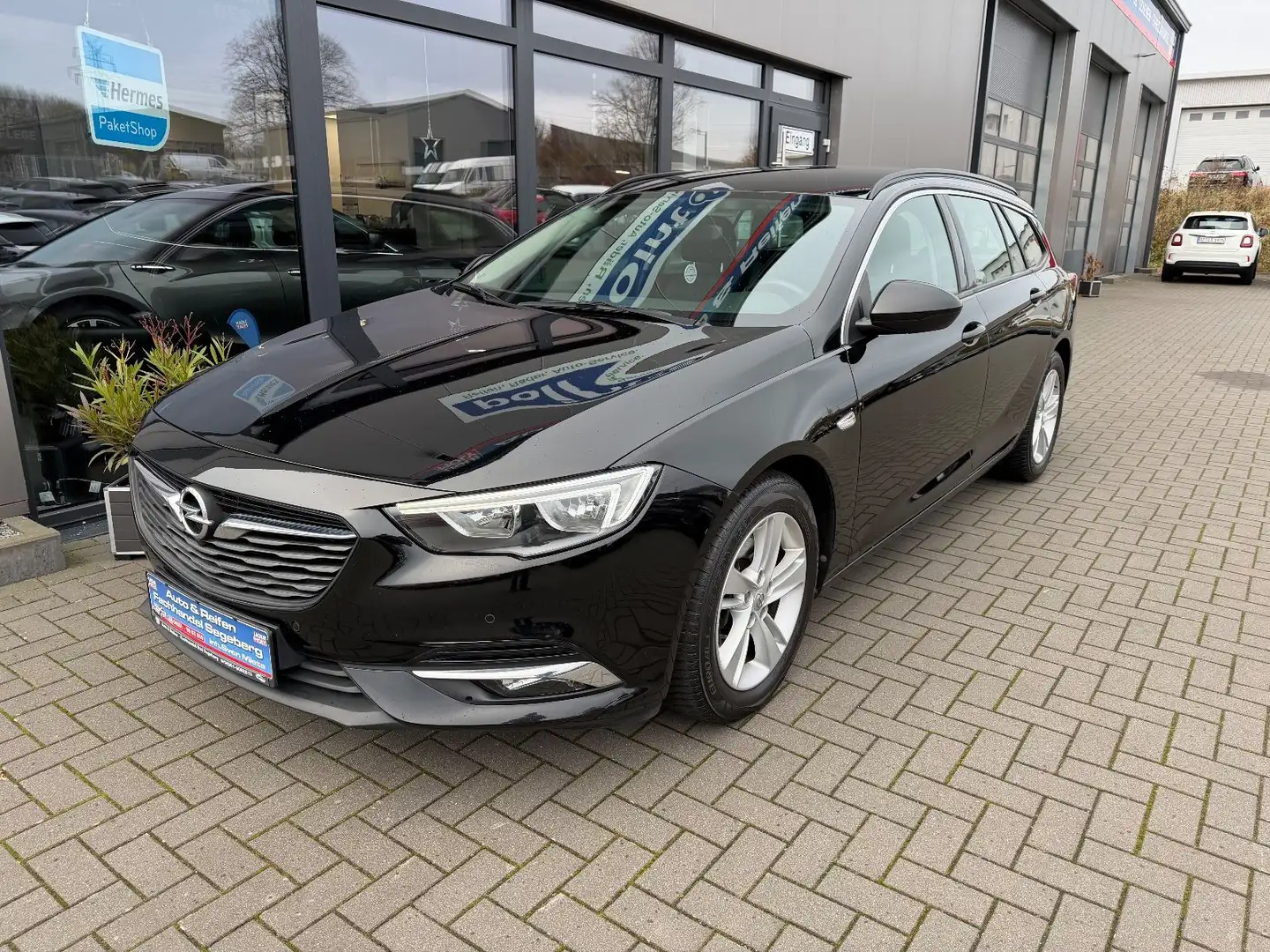 Opel Insignia B Sports Tourer 1.5TURBO Business Schwarz - 1