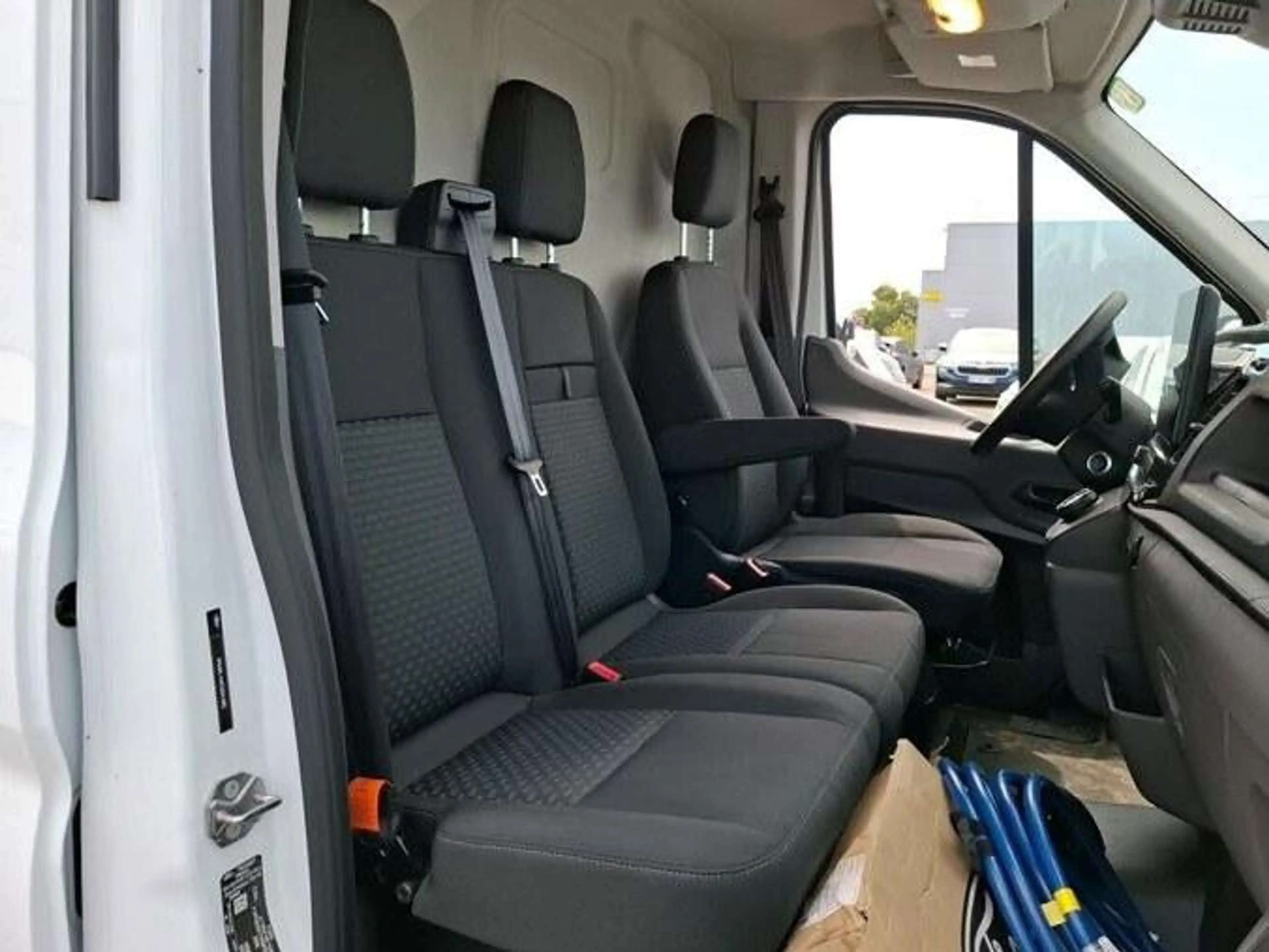 Ford E-Transit 350 L2H2 Trend 68 kWh — photo 5