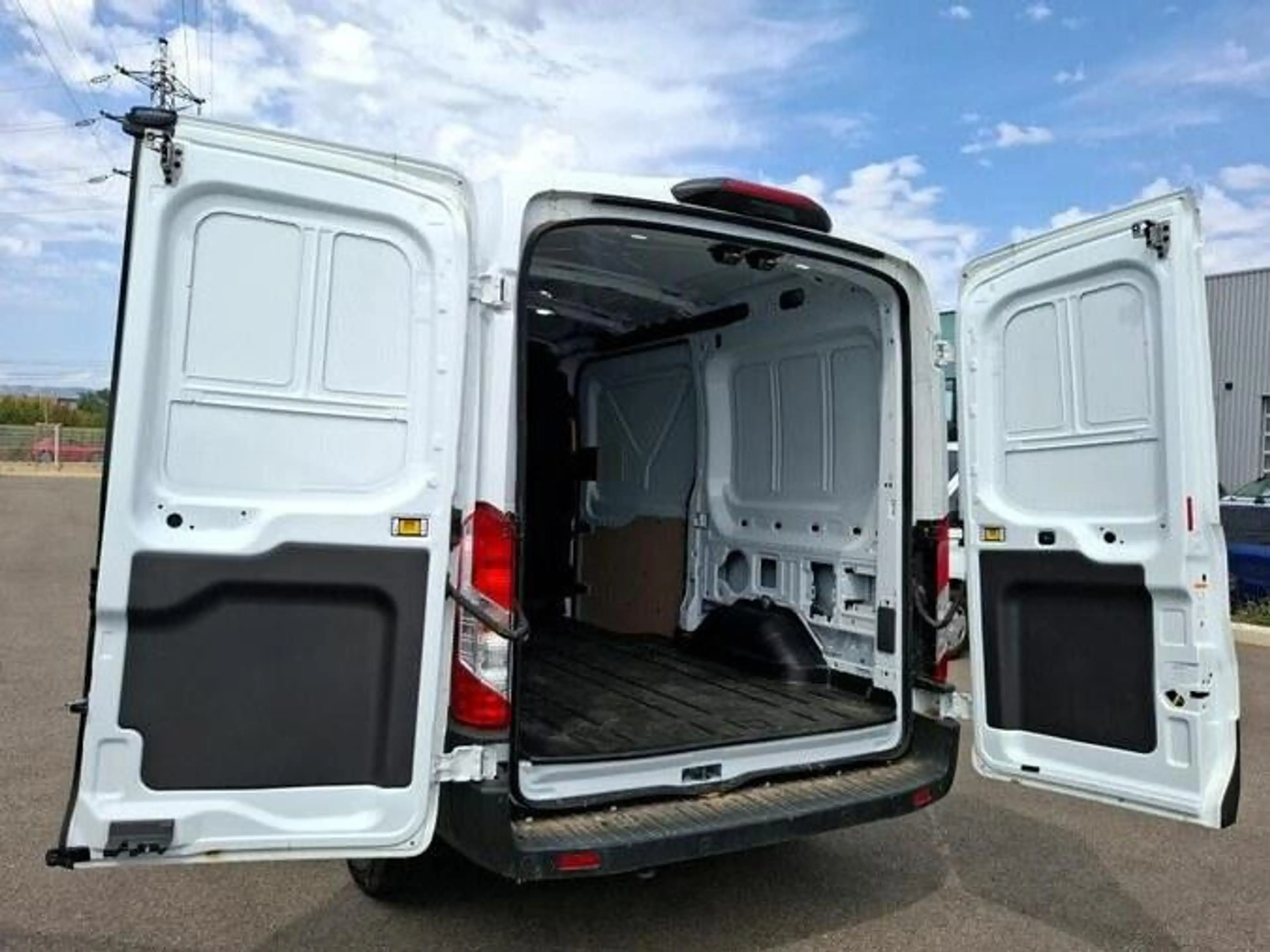Ford E-Transit 350 L2H2 Trend 68 kWh — photo 6