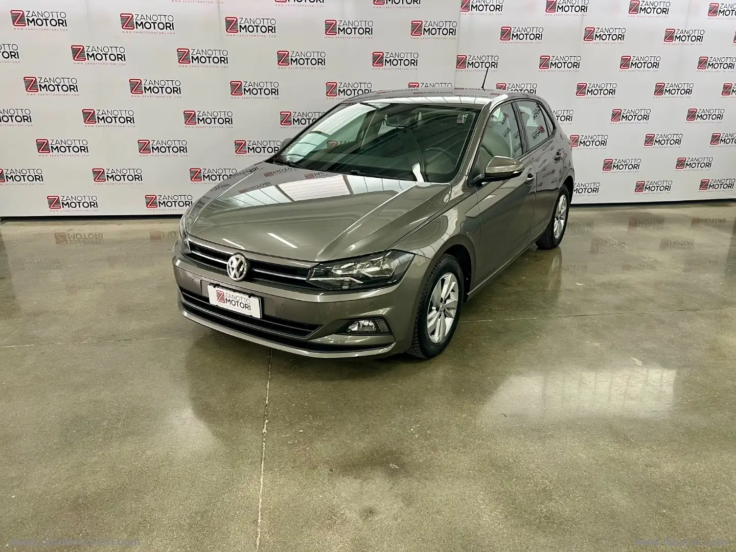 Volkswagen Polo 1.0 TGI 5p. Comfortline BMT PROMO NEOPATENTATI Grigio - 1