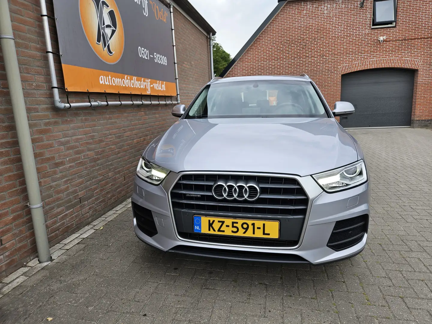 Audi Q3 2.0 TFSI quattro Pro Line Grijs - 2