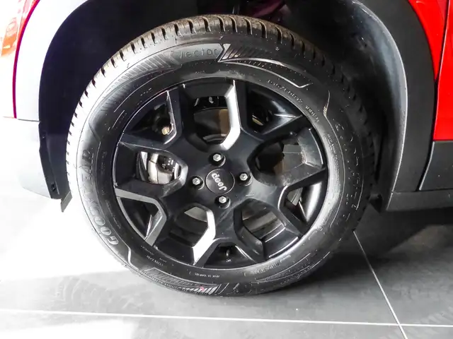 Jeep Avenger view 3