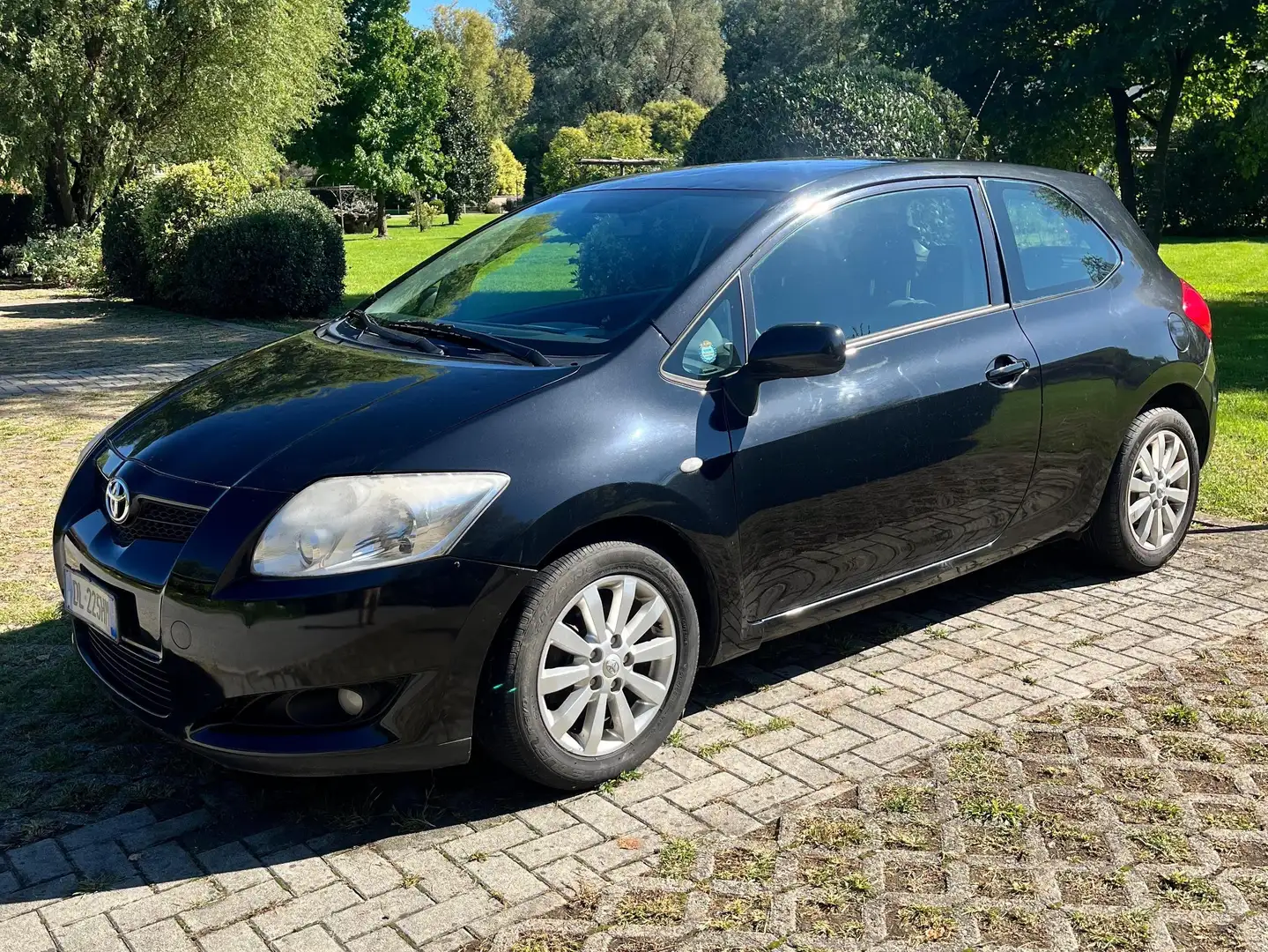 Toyota Auris 3p 1.4 d-4d Sol Nero - 2