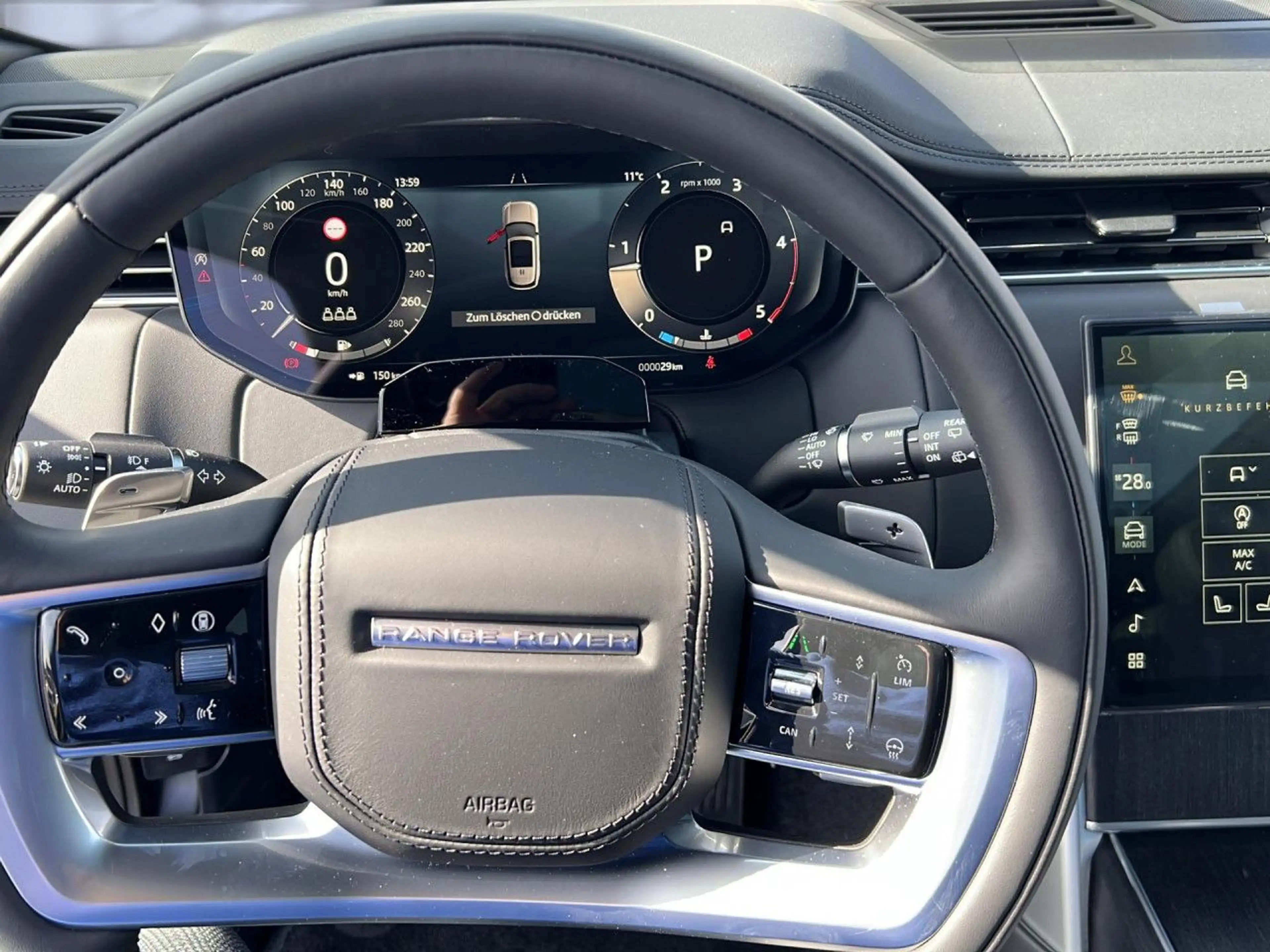 Land Rover Range Rover D300 SE — photo 11