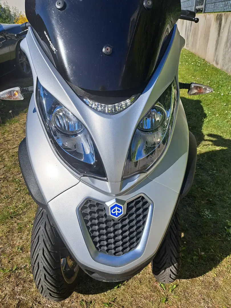 Piaggio MP3 300 Ezüst - 2