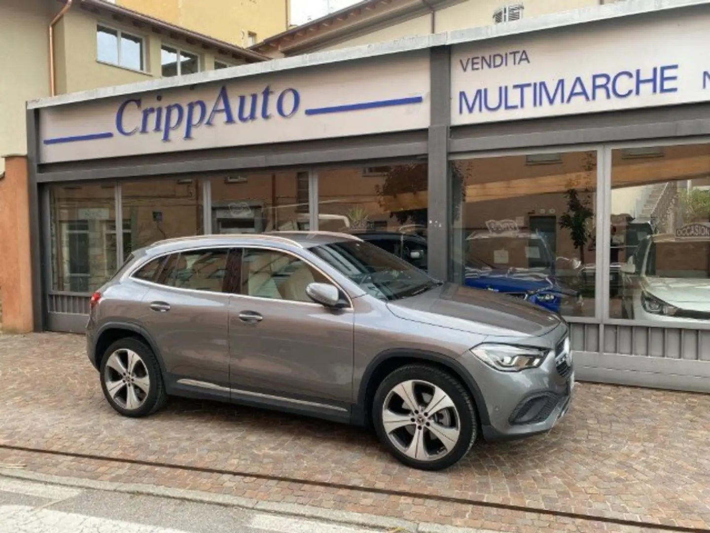 Mercedes-Benz GLA 220 d Sport Plus 4 Matic Automatico Gris - 1
