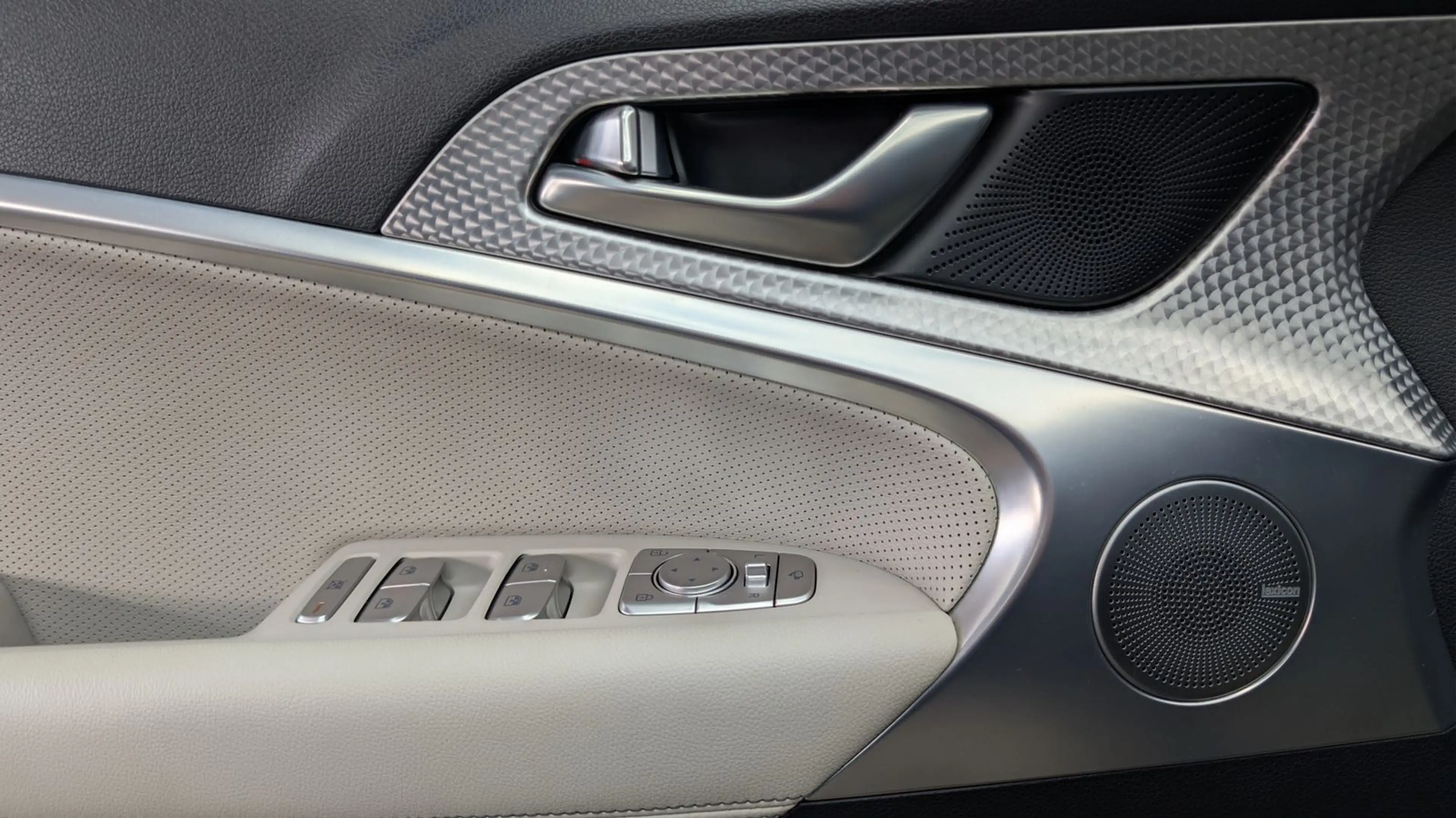 Genesis G70 2.0T 4WD Sport PANO HuD 360° ACC SOUND LEDER — photo 14
