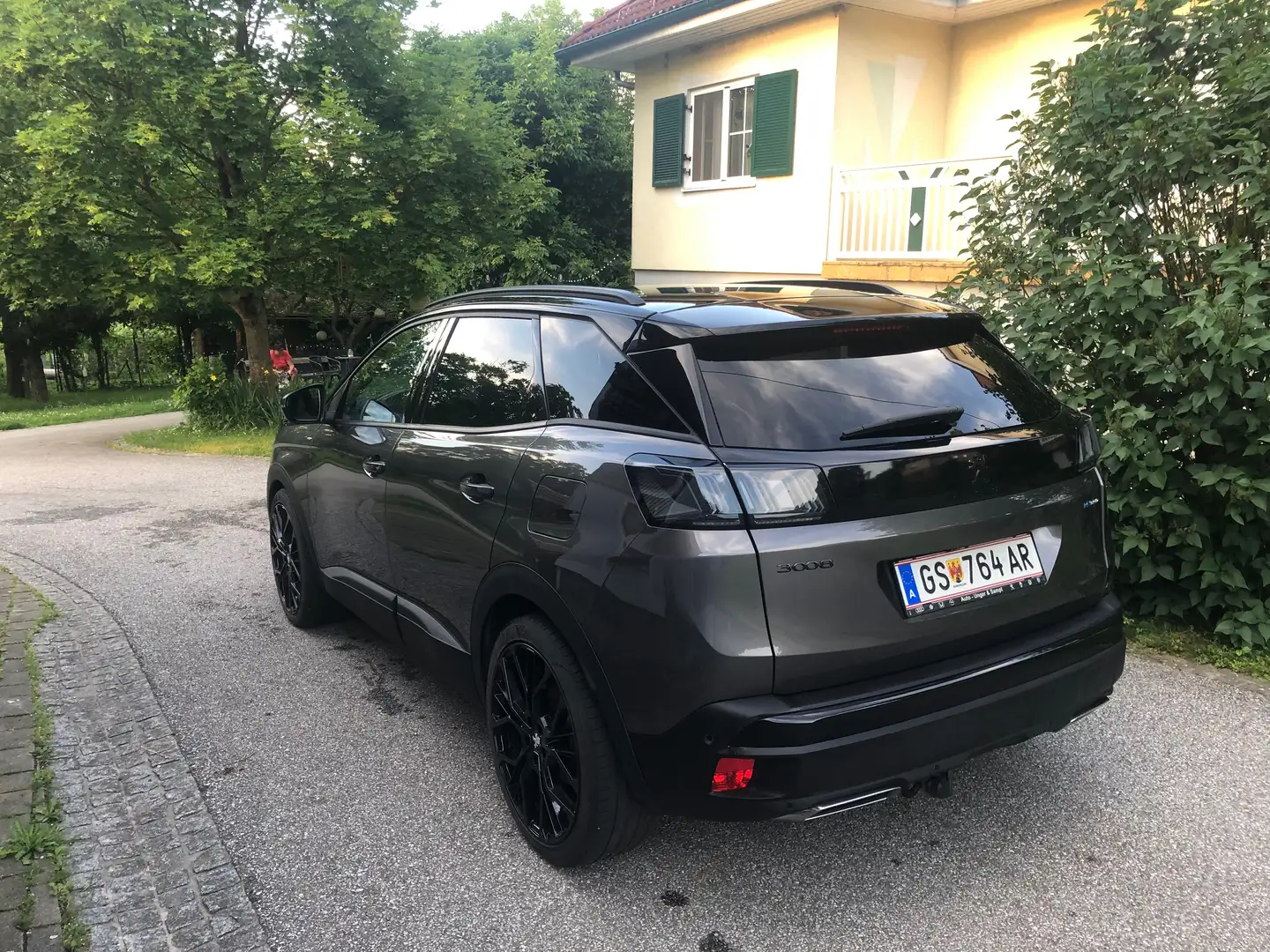 Peugeot 3008 3008 Hybrid 225 PHEV e-EAT8 GT-Line Aut. GT-Line Grau - 2