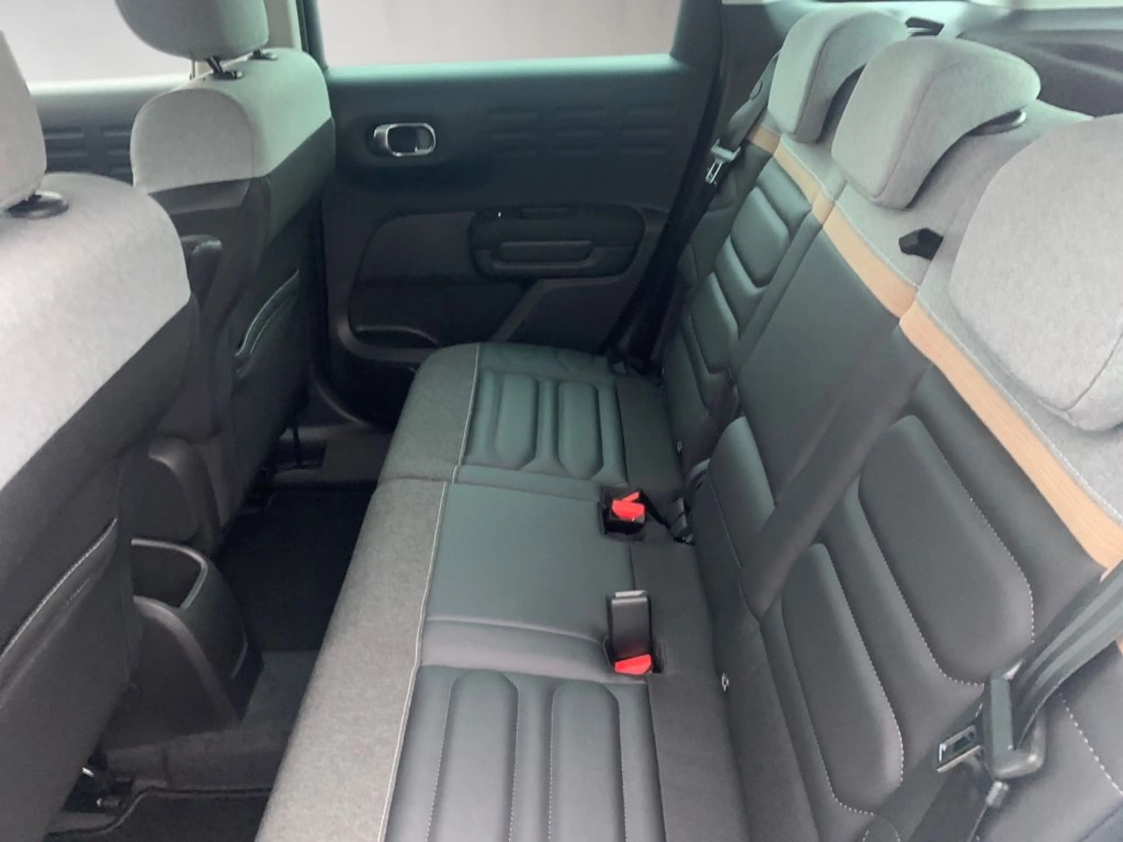 Citroen C3 Aircross PureTech 130 Stop & Start EAT6 OPF PLUS — photo 24