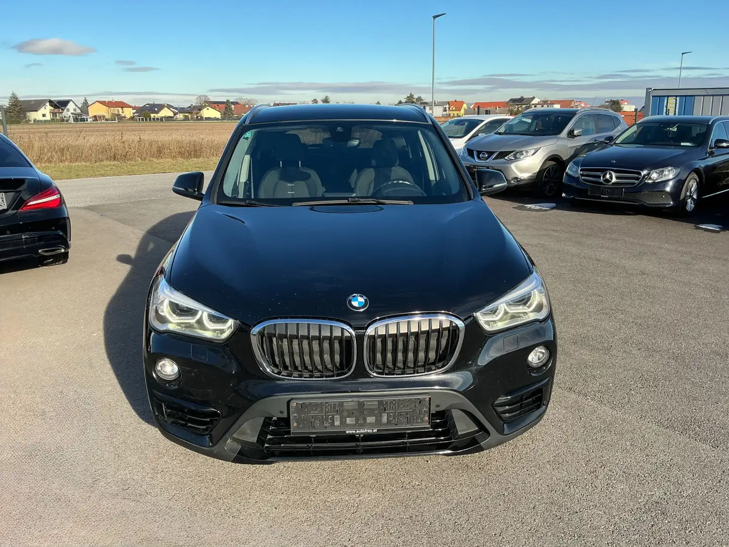BMW X1 sDrive16d Sport Line Schwarz - 2
