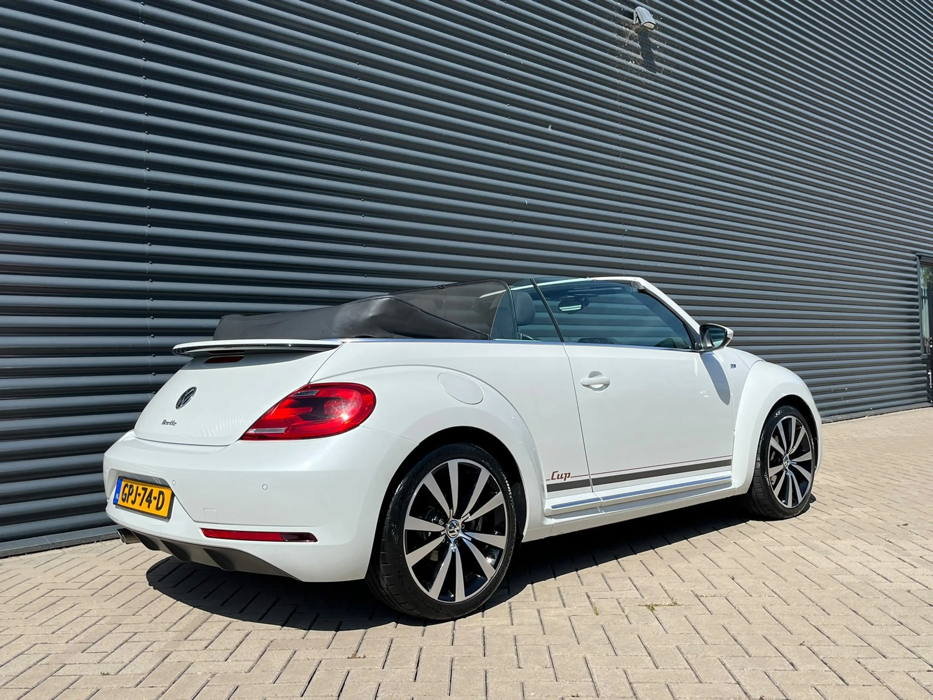 Volkswagen Beetle Cabriolet 1.4 TSI Aut. Cup Sport | LED | 19"LMV — photo 4