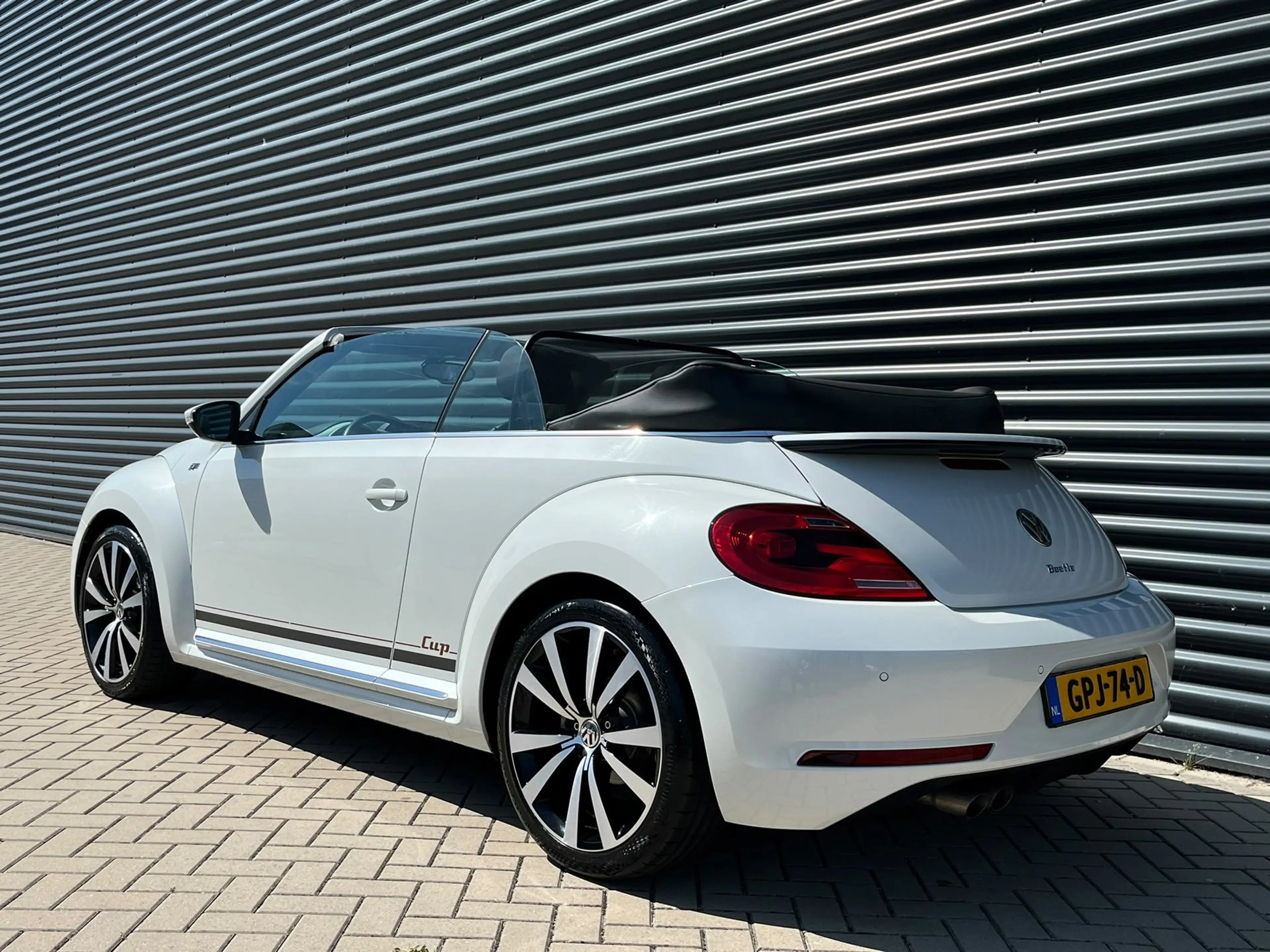 Volkswagen Beetle Cabriolet 1.4 TSI Aut. Cup Sport | LED | 19"LMV — photo 2