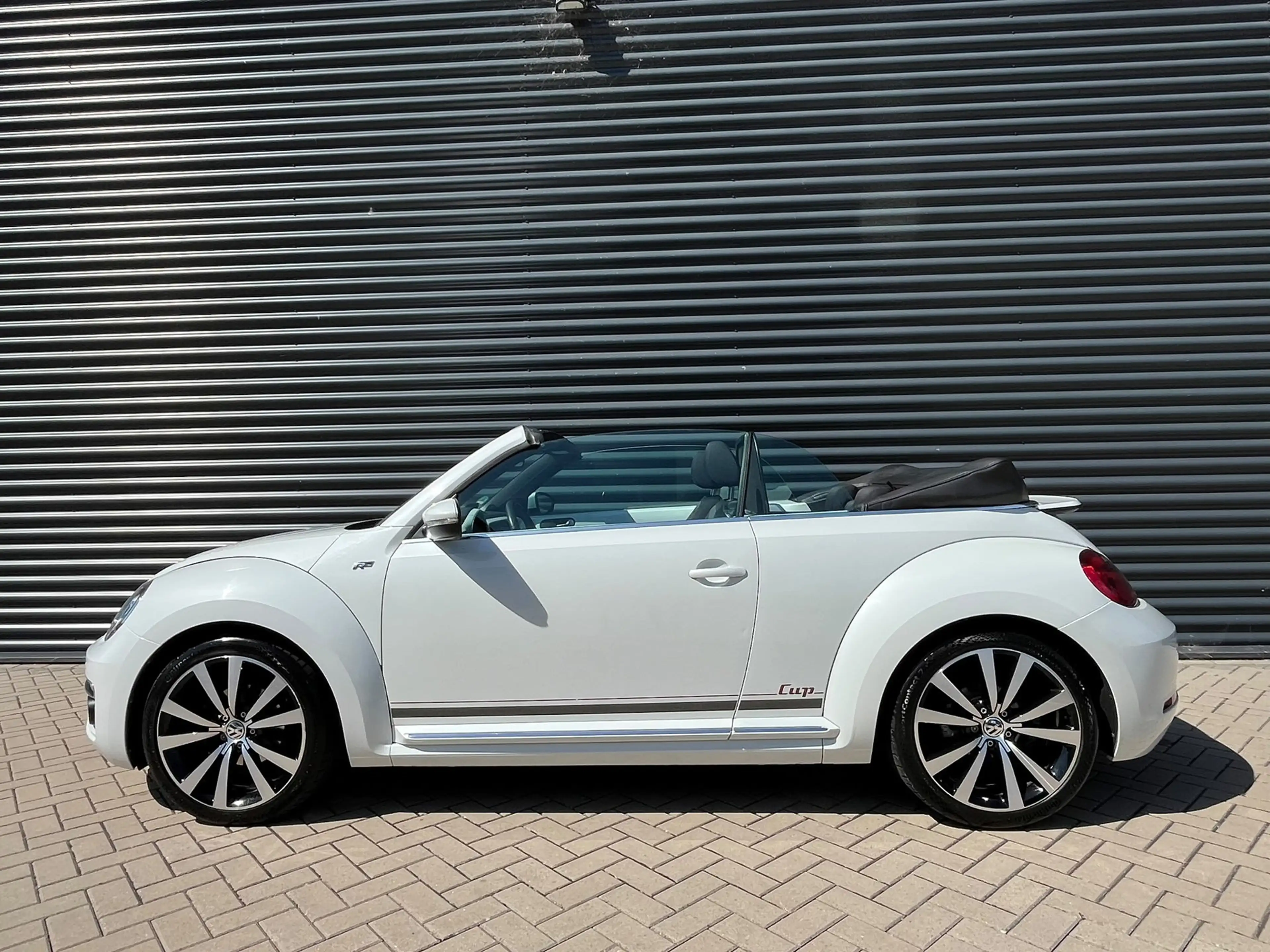 Volkswagen Beetle Cabriolet 1.4 TSI Aut. Cup Sport | LED | 19"LMV — photo 3