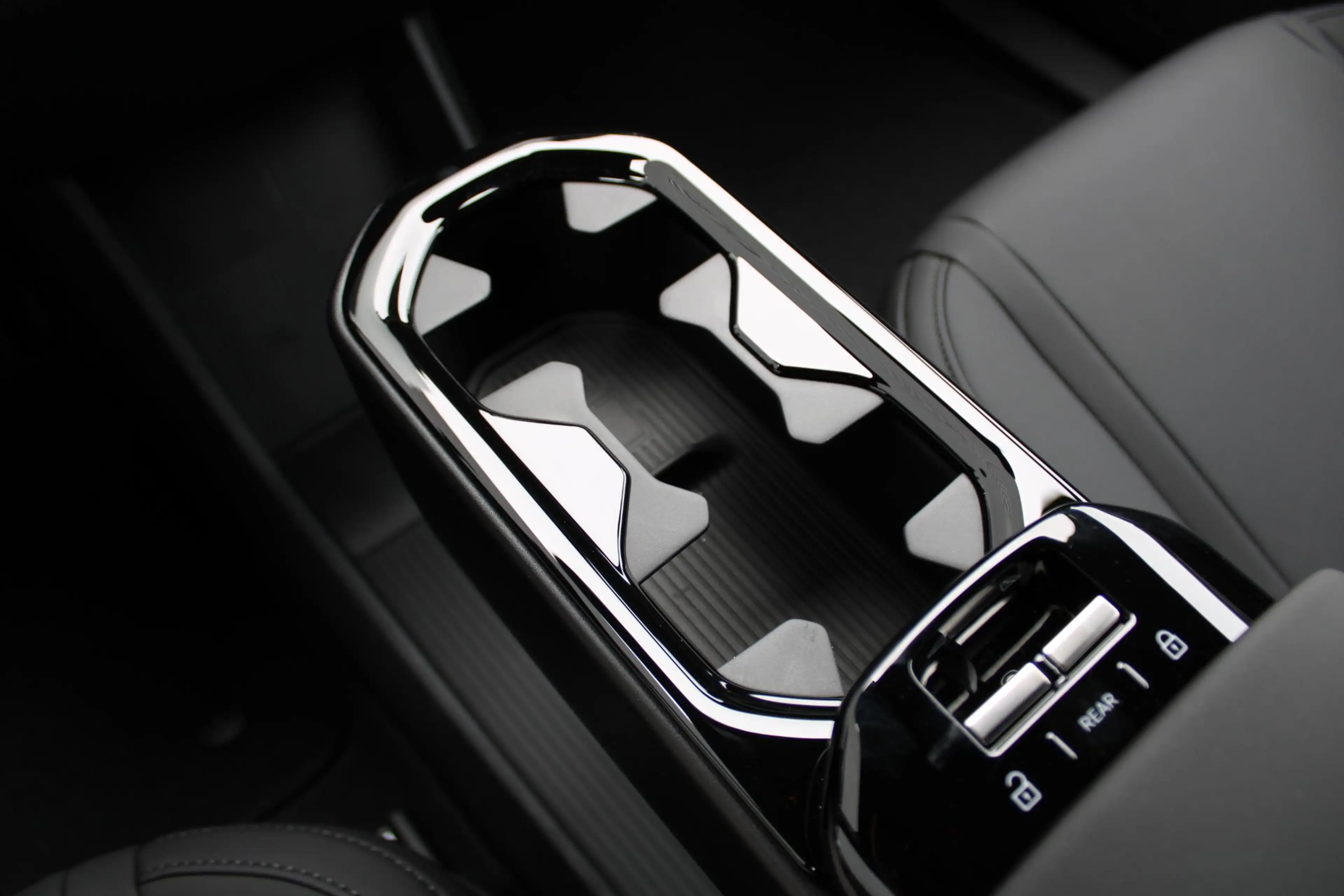 Volvo EX30 Cross Country P5 Long Range Plus Europa 69 kWh Ele — photo 15