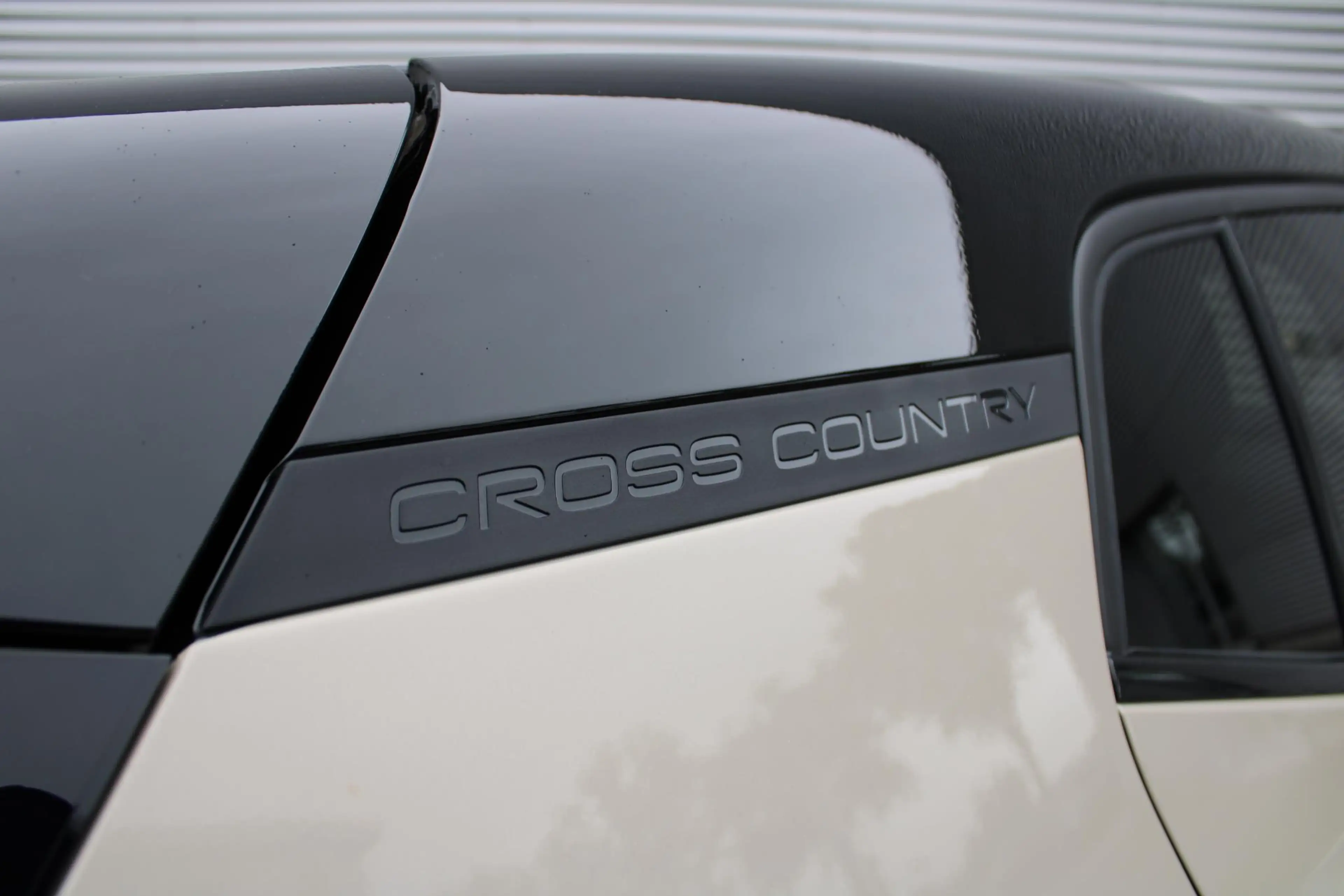 Volvo EX30 Cross Country P5 Long Range Plus Europa 69 kWh Ele — photo 13