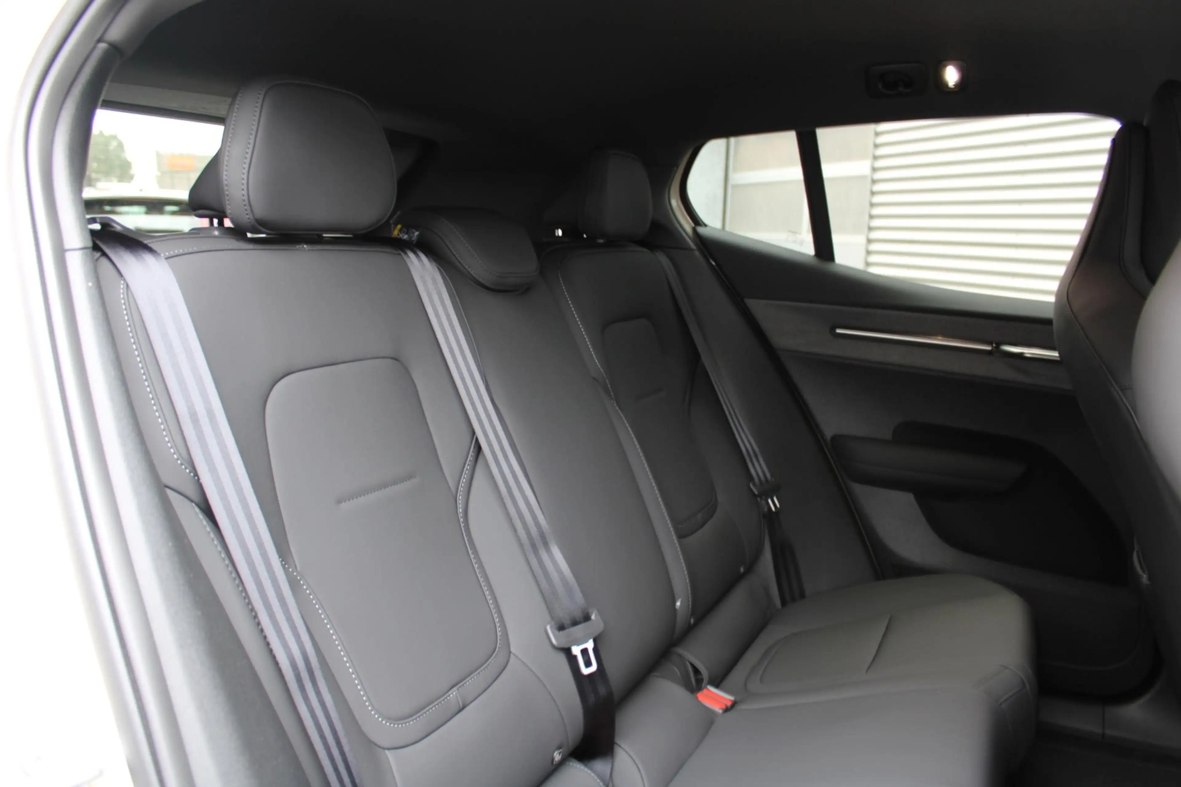 Volvo EX30 Cross Country P5 Long Range Plus Europa 69 kWh Ele — photo 6