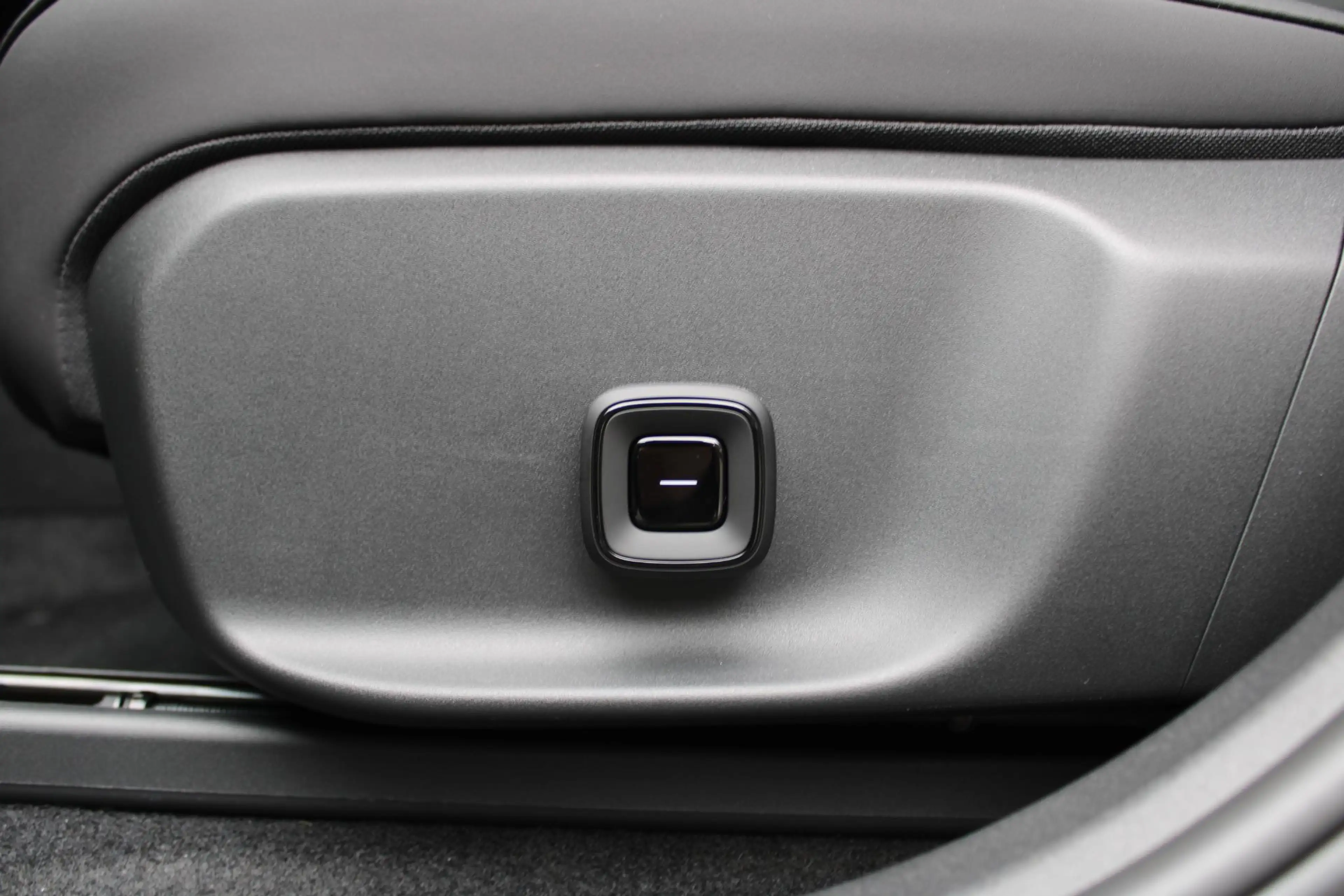 Volvo EX30 Cross Country P5 Long Range Plus Europa 69 kWh Ele — photo 10